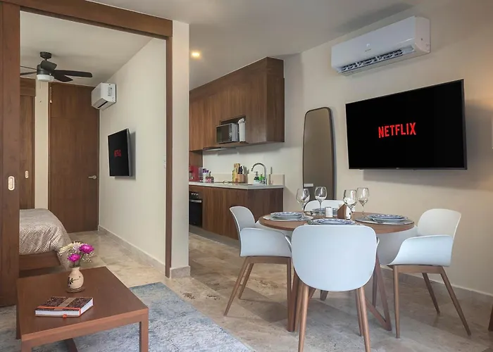 Rooftop Pool & Stylish Retreat In Apartment Playa del Carmen
