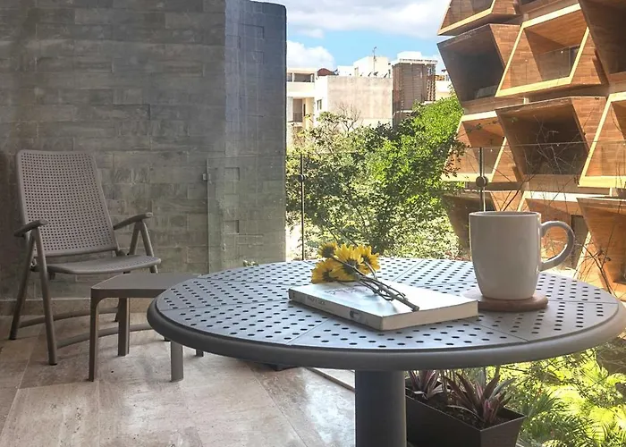 Apartment Rooftop Pool & Stylish Retreat In