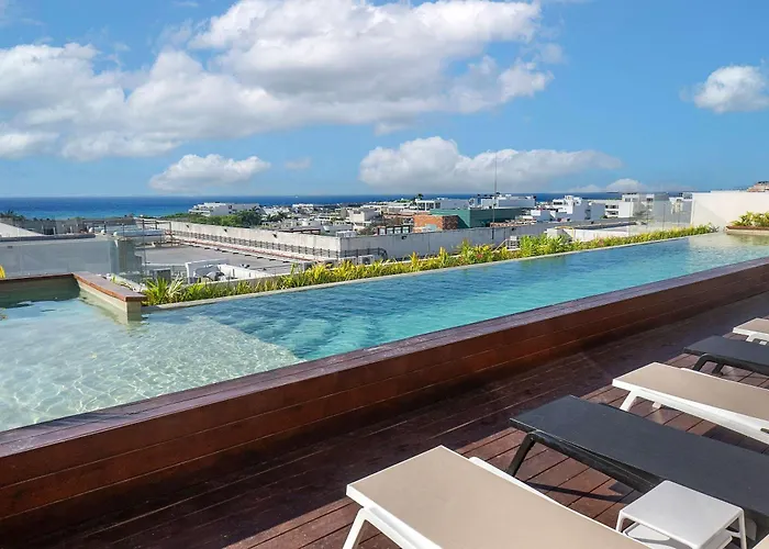 Rooftop Pool & Stylish Retreat In Apartment