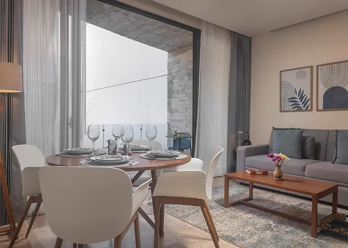 Rooftop Pool & Stylish Retreat In *