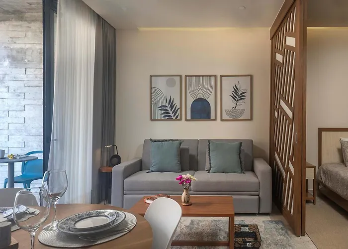 Apartment Rooftop Pool & Stylish Retreat In *